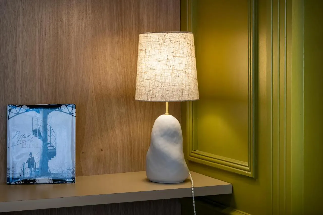 ***  Hotel De La Paix Paris France