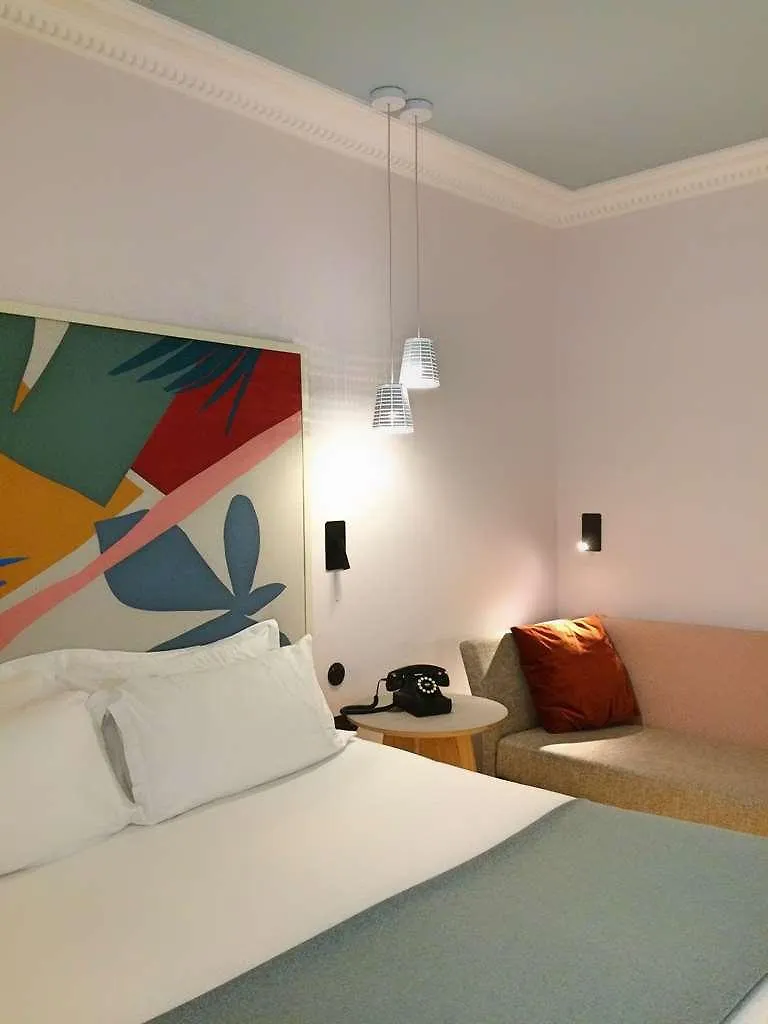 Hotel De La Paix Paris 3*,