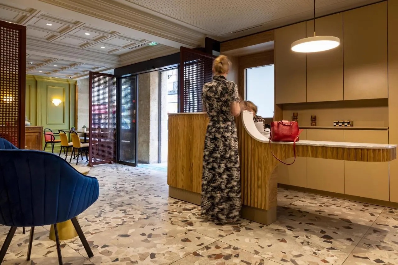 פריז Hotel De La Paix