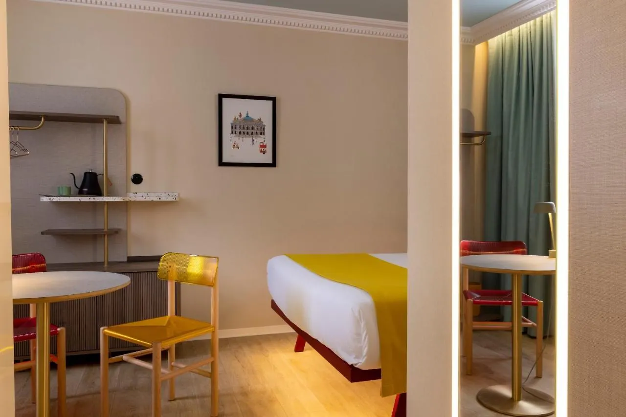 פריז Hotel De La Paix 3*,  צרפת