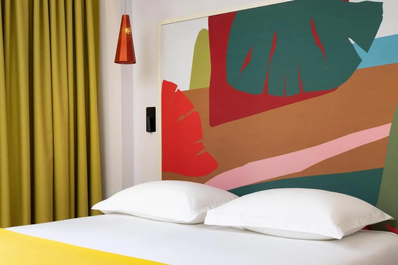 פריז Hotel De La Paix