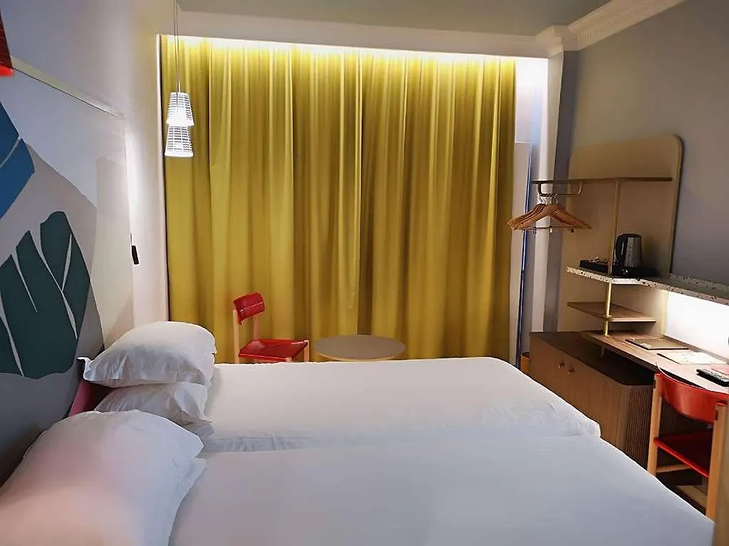 פריז Hotel De La Paix 3*,