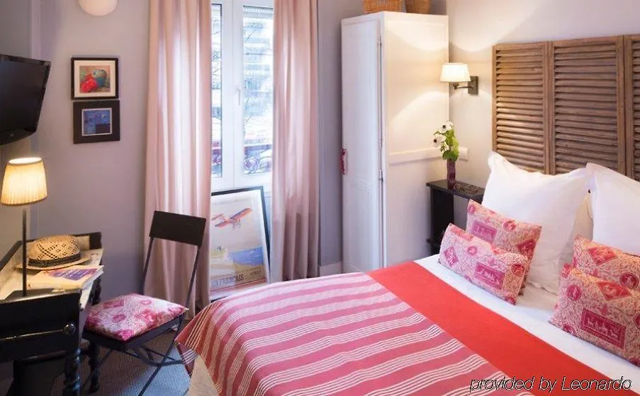 פריז Hotel De La Paix