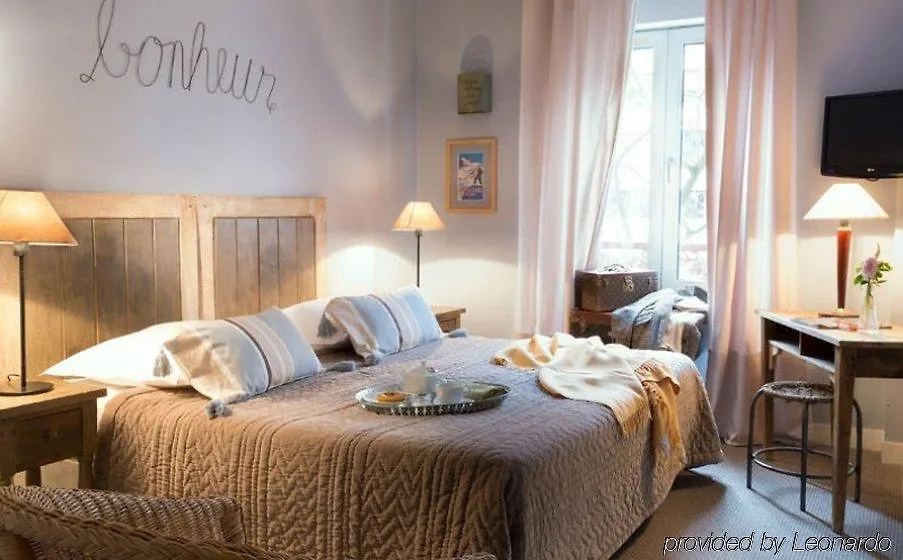 פריז Hotel De La Paix 3*,  צרפת