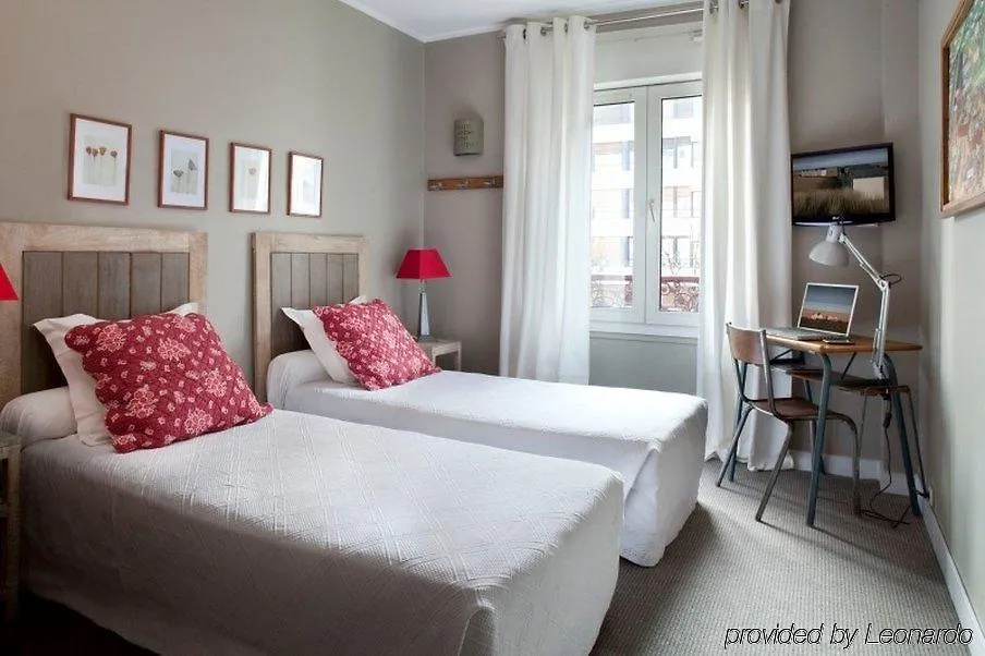פריז Hotel De La Paix